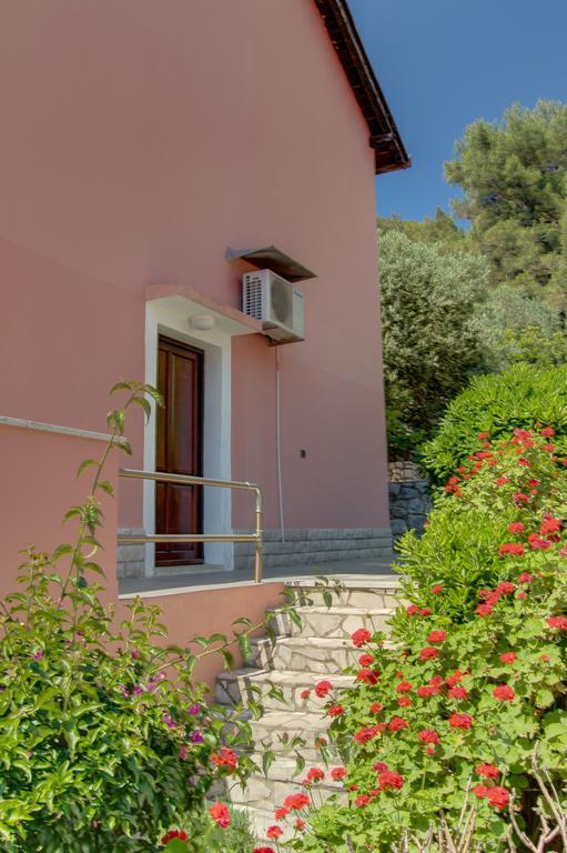Apartments Villa Julija Mali Lošinj Стая снимка