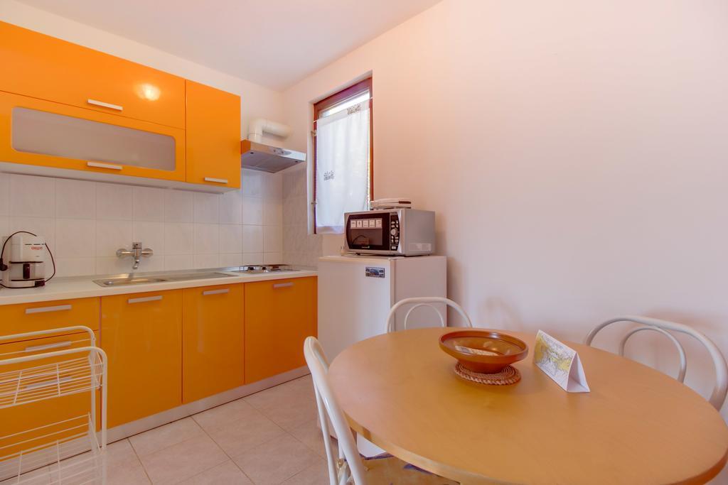 Apartments Villa Julija Mali Lošinj Стая снимка