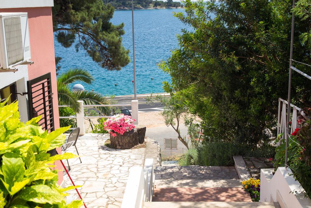 Apartments Villa Julija Mali Lošinj Стая снимка
