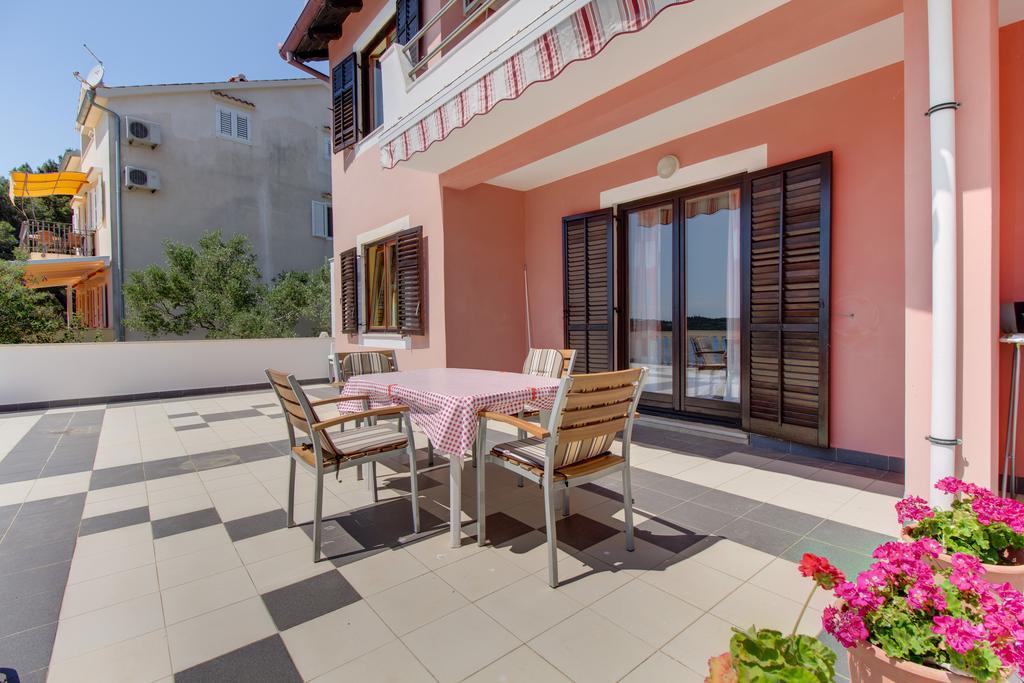Apartments Villa Julija Mali Lošinj Стая снимка