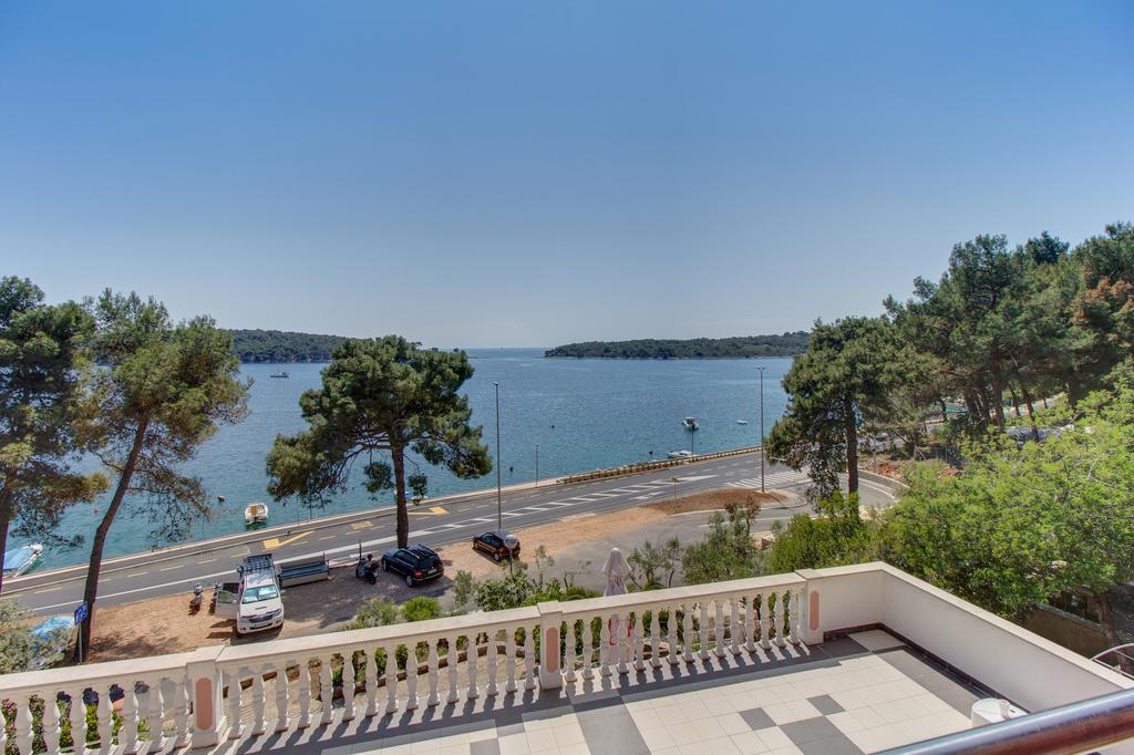 Apartments Villa Julija Mali Lošinj Стая снимка