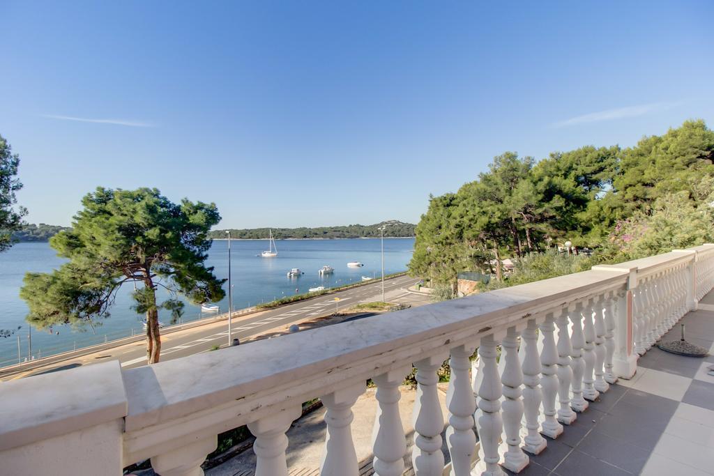 Apartments Villa Julija Mali Lošinj Стая снимка