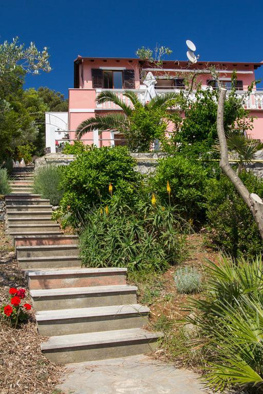 Apartments Villa Julija Mali Lošinj Екстериор снимка