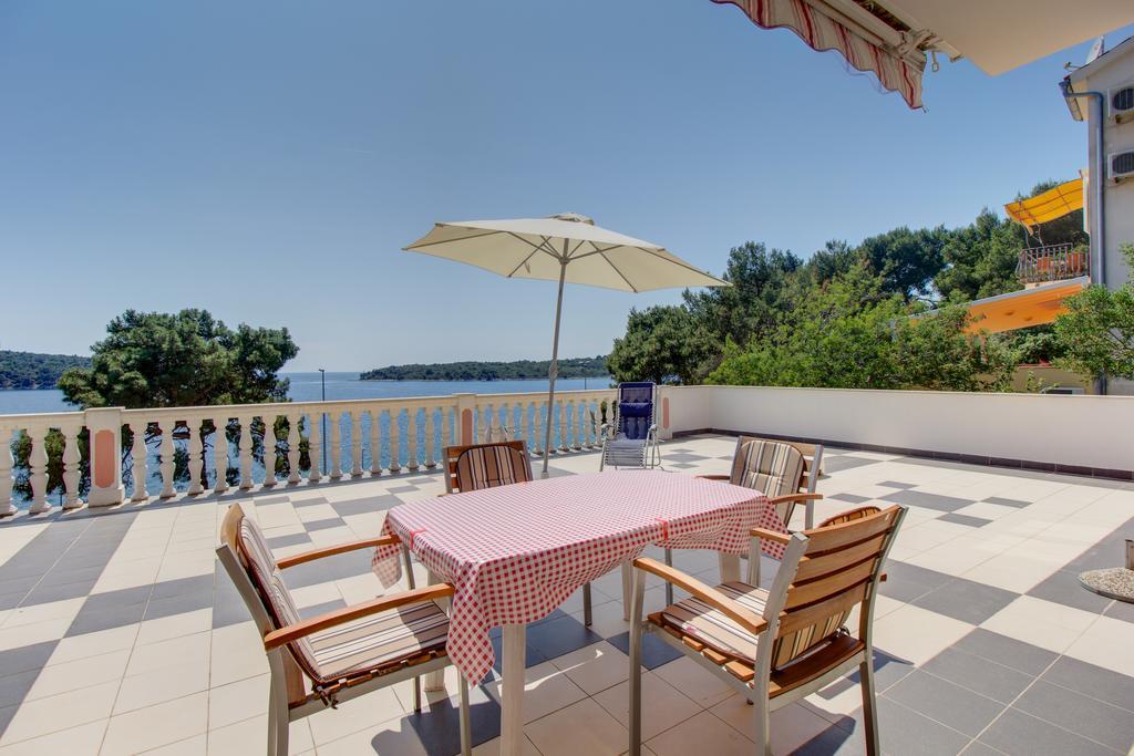 Apartments Villa Julija Mali Lošinj Стая снимка
