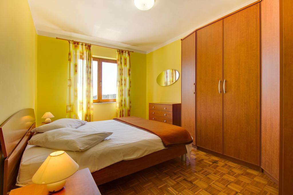Apartments Villa Julija Mali Lošinj Стая снимка